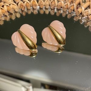 Vintage heart shaped molded acrylic stud earrings. Baby pink. Chic. Girlie.